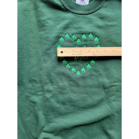 Irish Nana Shamrock Heart Embroidered Green Sweatshirt Jerzees Size M St Patrick - Picture 6 of 7